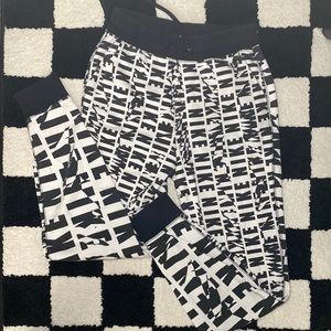 Nike sweatpants size small.